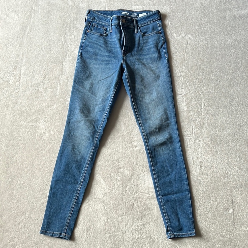 NWOT Old Navy High rise Super Skinny jeans. Size 2